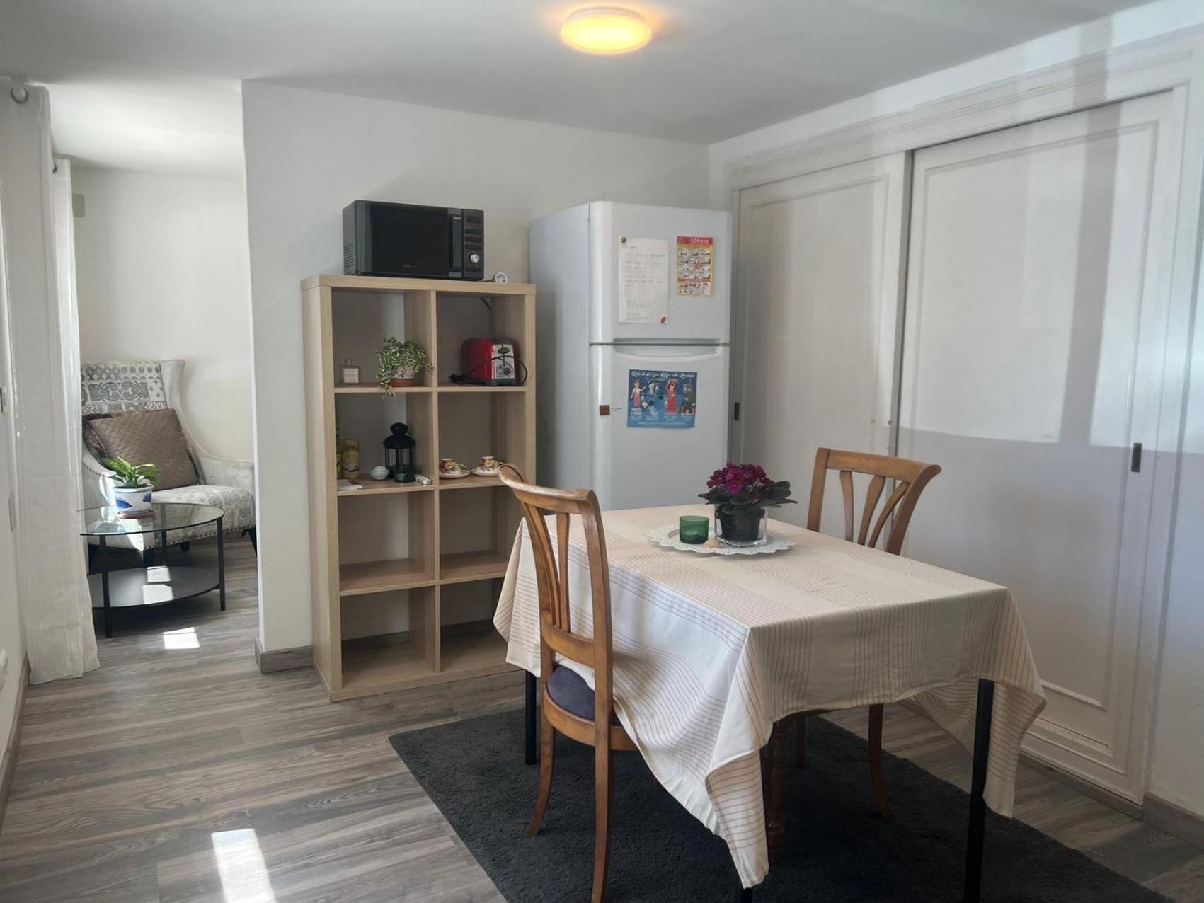 Wisma tamu Marbella别墅独立房带泳池 Marbella